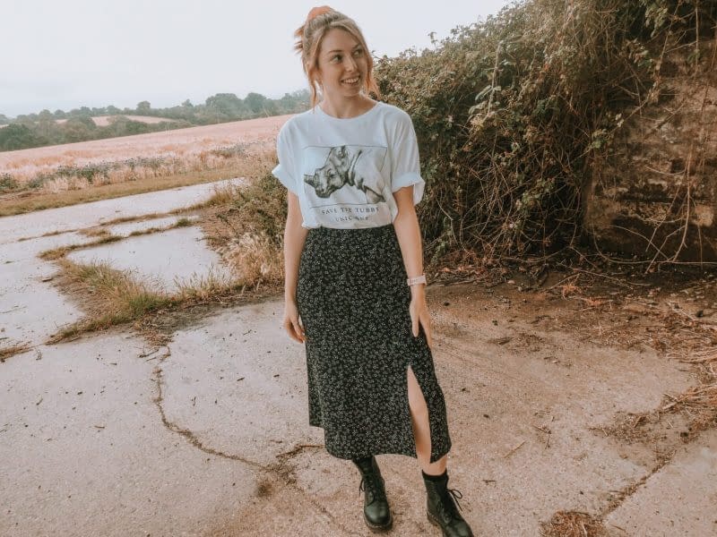 Midi skirt and graphic tee | How to Wear a Graphic Tee | Pigments by Liv